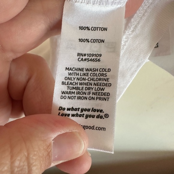 Life Is Good‎ NWT V Neck Crusher Tee Mama Bear Size Medium Classic Outdoor - Picture 4 of 5